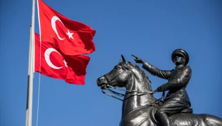 İzmir Büyükşehir Belediye Başkanı Cemil Tugay: “Özgürlük ve bağımsızlık bu milletin karakteridir”
